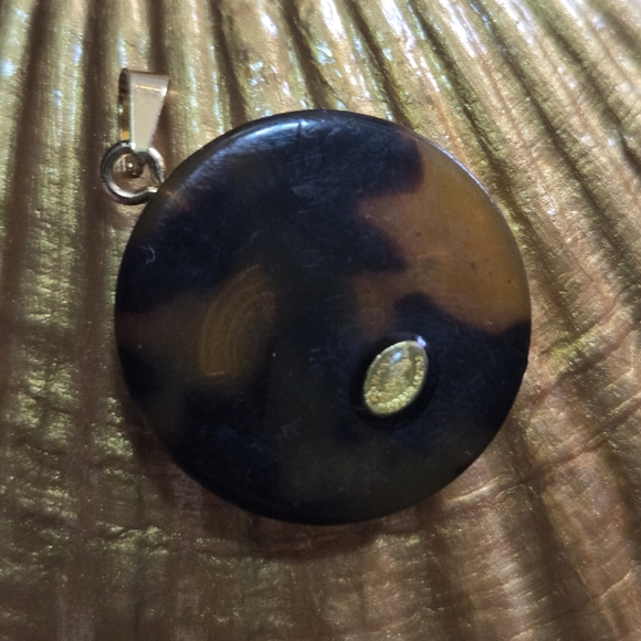 CHANEL Gold Logo Tortoiseshell Zipper Pull Charm - Picture 4 of 10